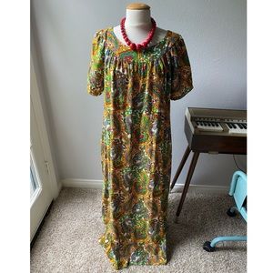 Vintage Paisley Psychedelic Kaftan Caftan